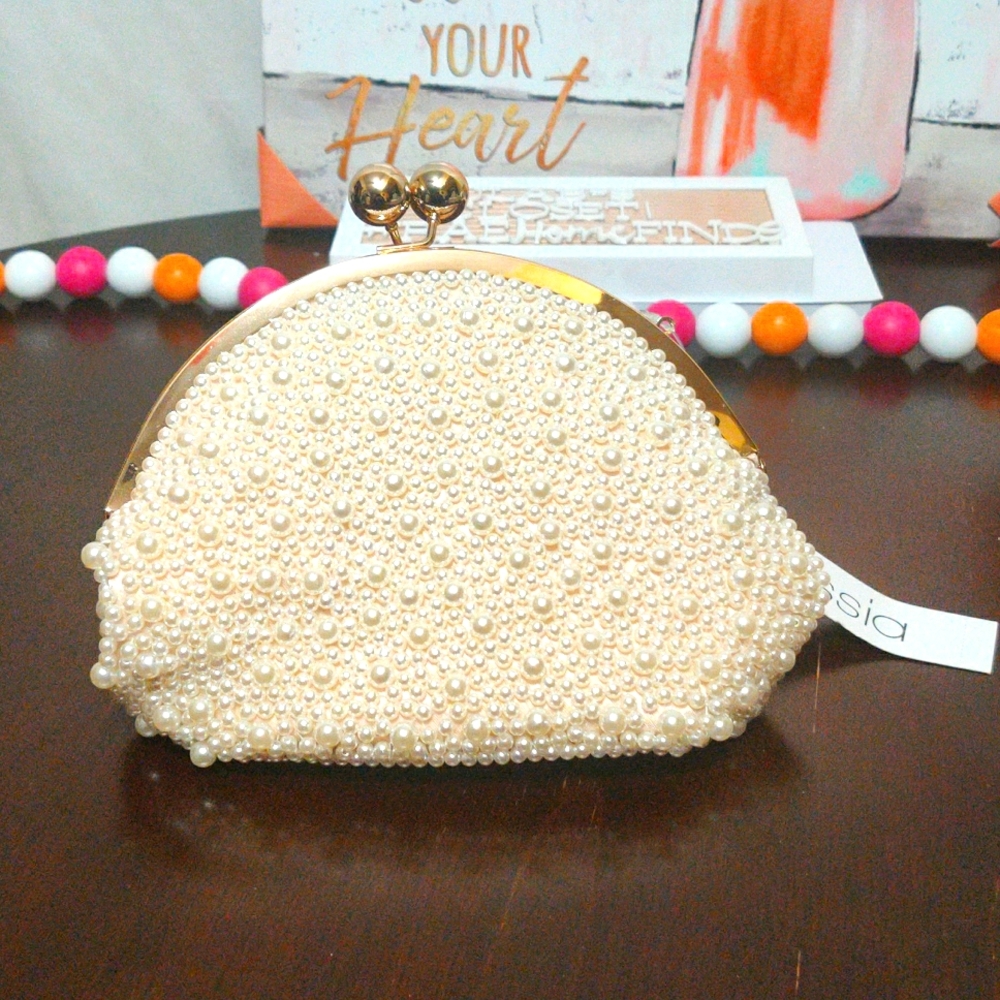 🆕 Pearl Clutch